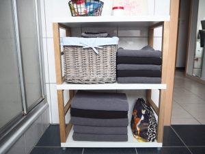 Handtücher und Schmuckkästchen im Badezimmer | Fräulein Ordnung