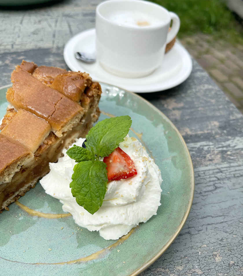 Apfelkuchen mit sahne 